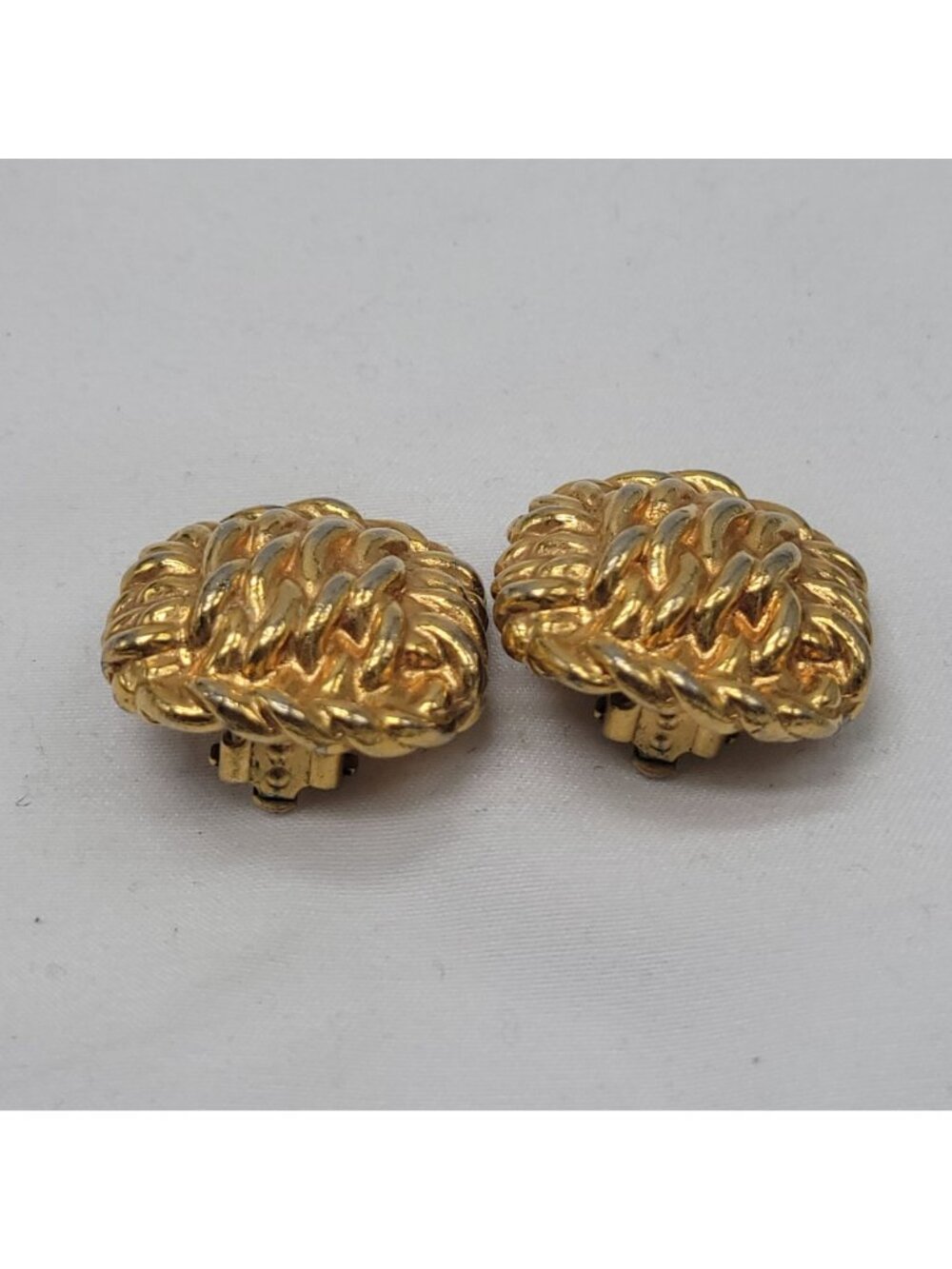 Gold-Tone Woven Clip-On Earrings By AK With Textured Design Vtg Classic Style 1" - Picture 7 of 15